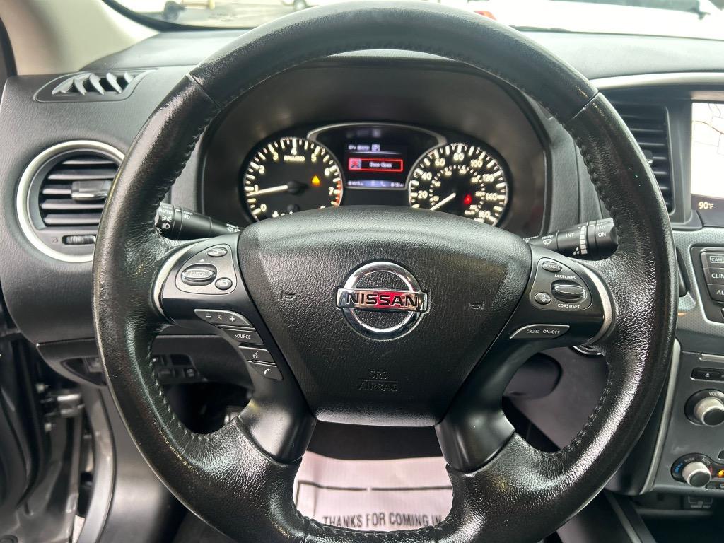 2018 Nissan Pathfinder SL photo