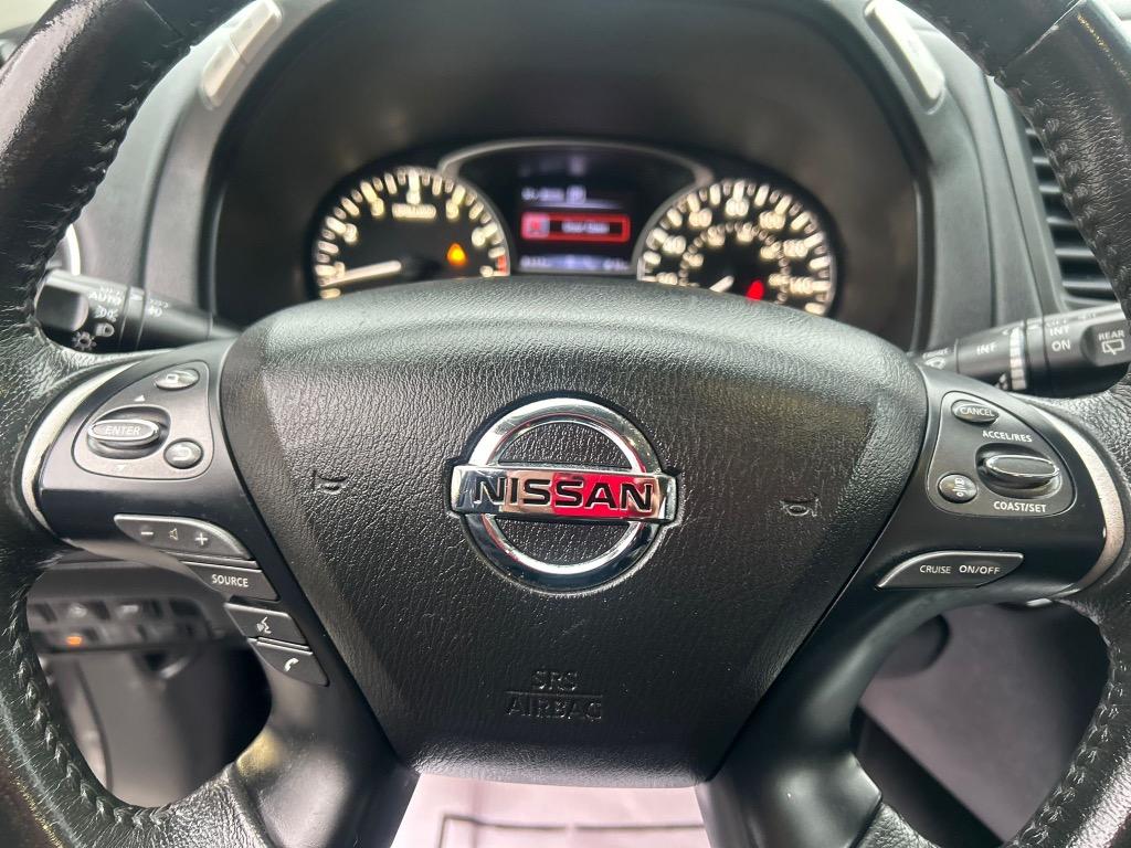 2018 Nissan Pathfinder SL photo