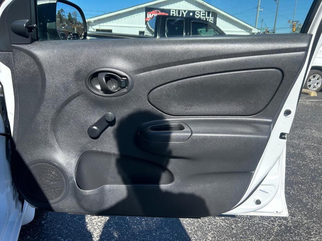 2014 Nissan Versa 1.6 S photo