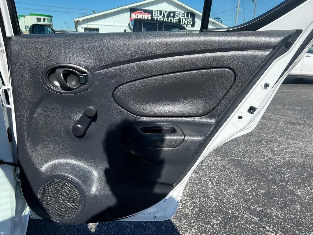 2014 Nissan Versa 1.6 S photo