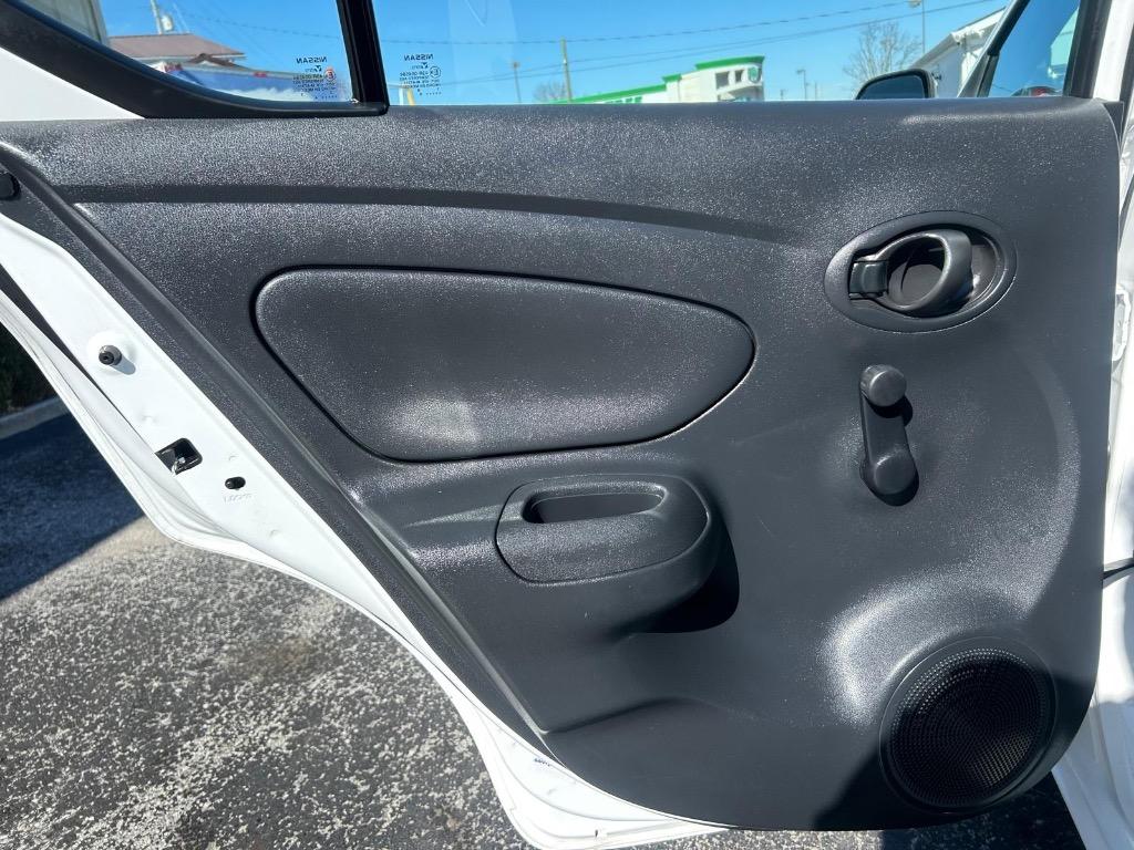 2014 Nissan Versa 1.6 S photo