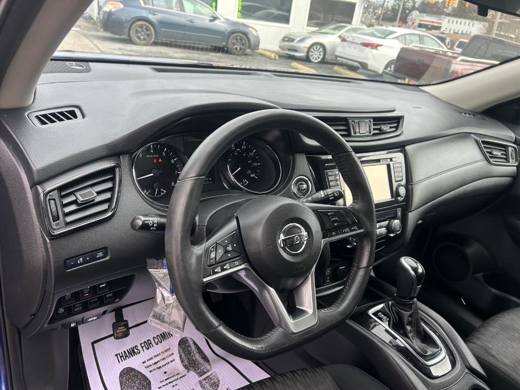 2017 Nissan Rogue SV photo