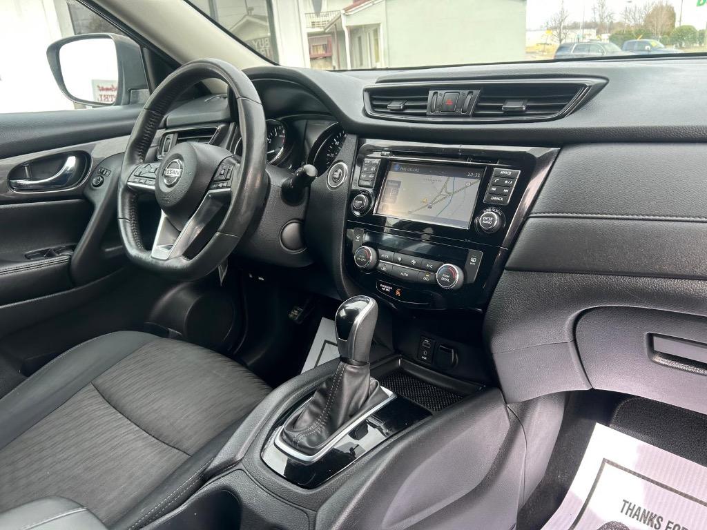 2017 Nissan Rogue SV photo