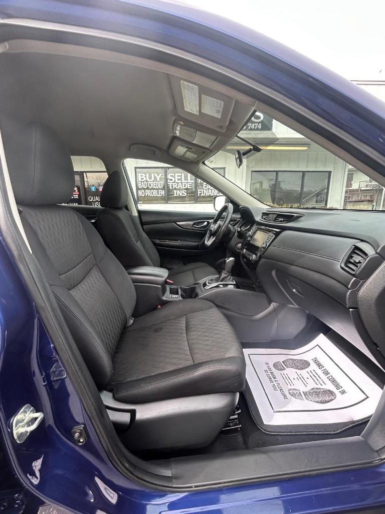 2017 Nissan Rogue SV photo