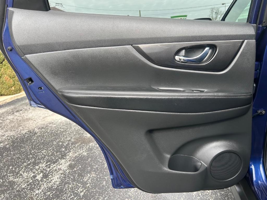 2017 Nissan Rogue SV photo