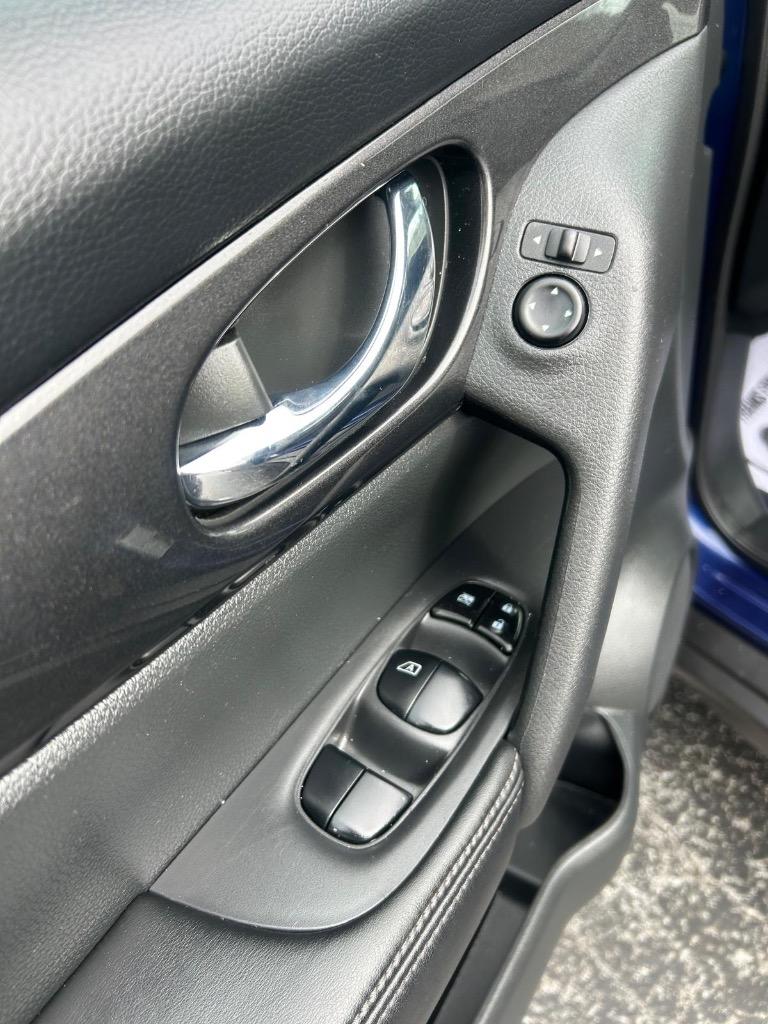 2017 Nissan Rogue SV photo