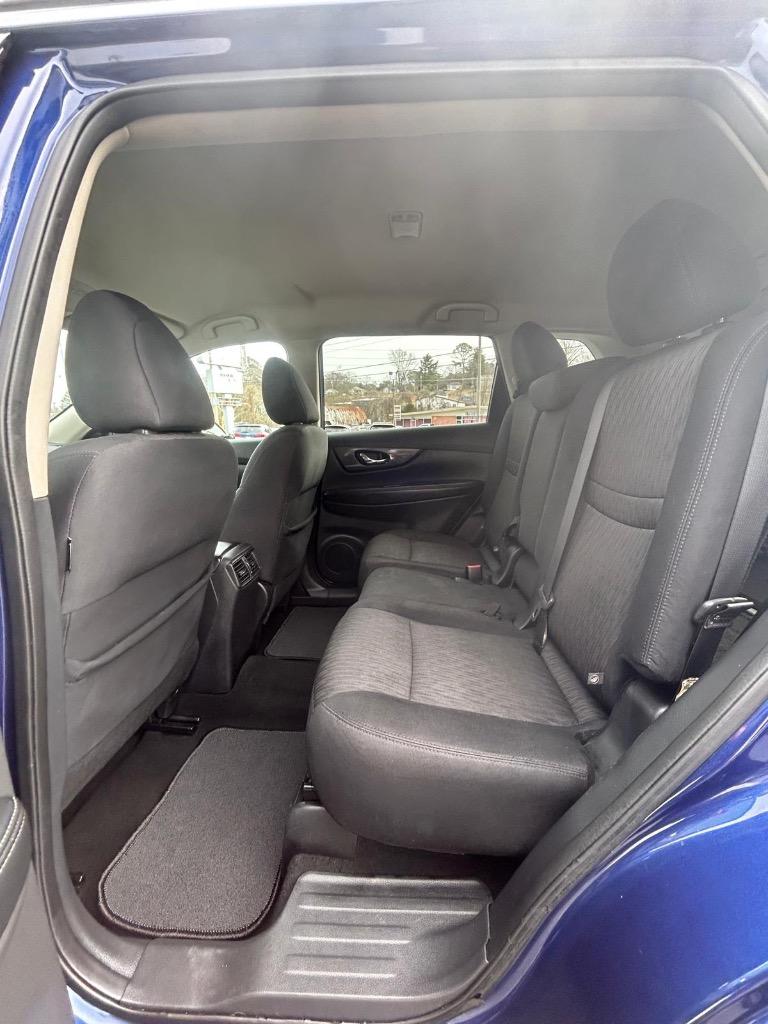 2017 Nissan Rogue SV photo