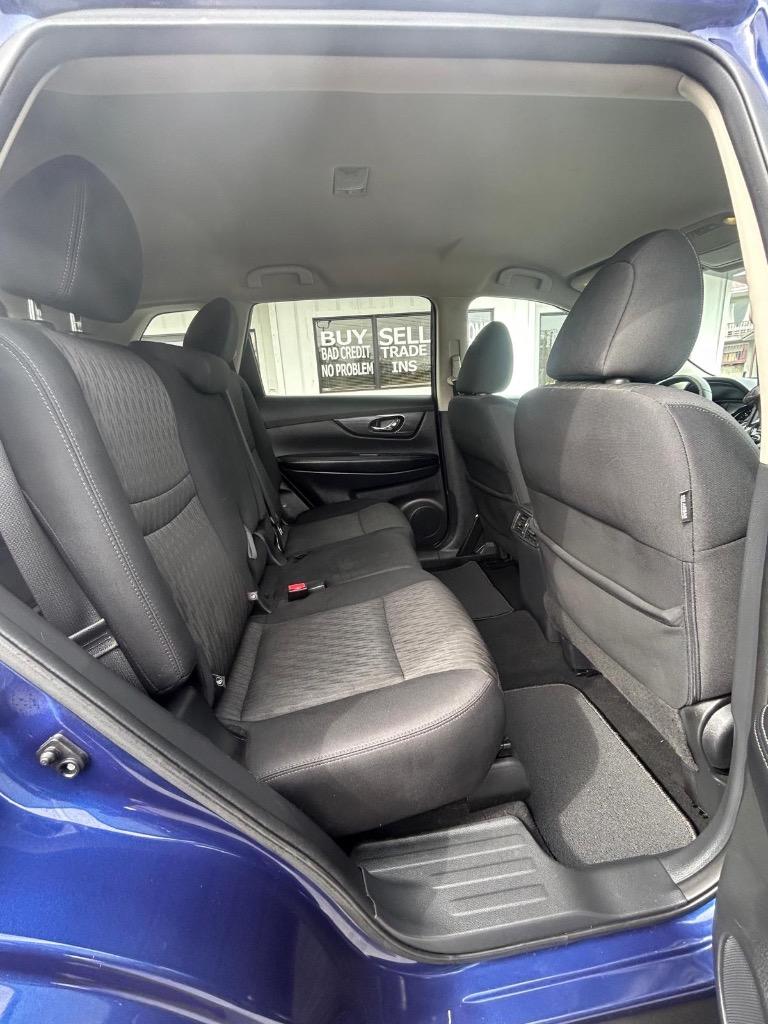 2017 Nissan Rogue SV photo