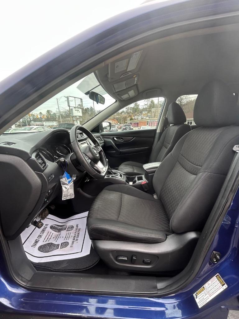 2017 Nissan Rogue SV photo