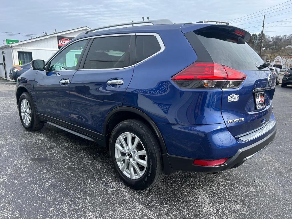 2017 Nissan Rogue SV photo