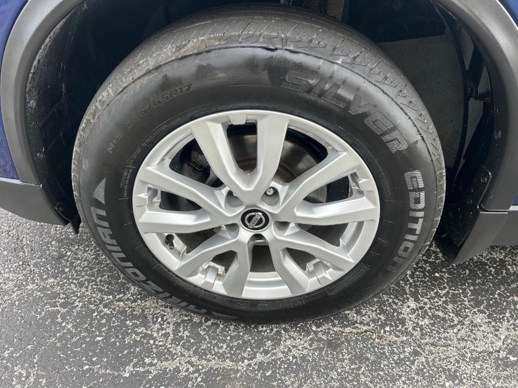 2017 Nissan Rogue SV photo