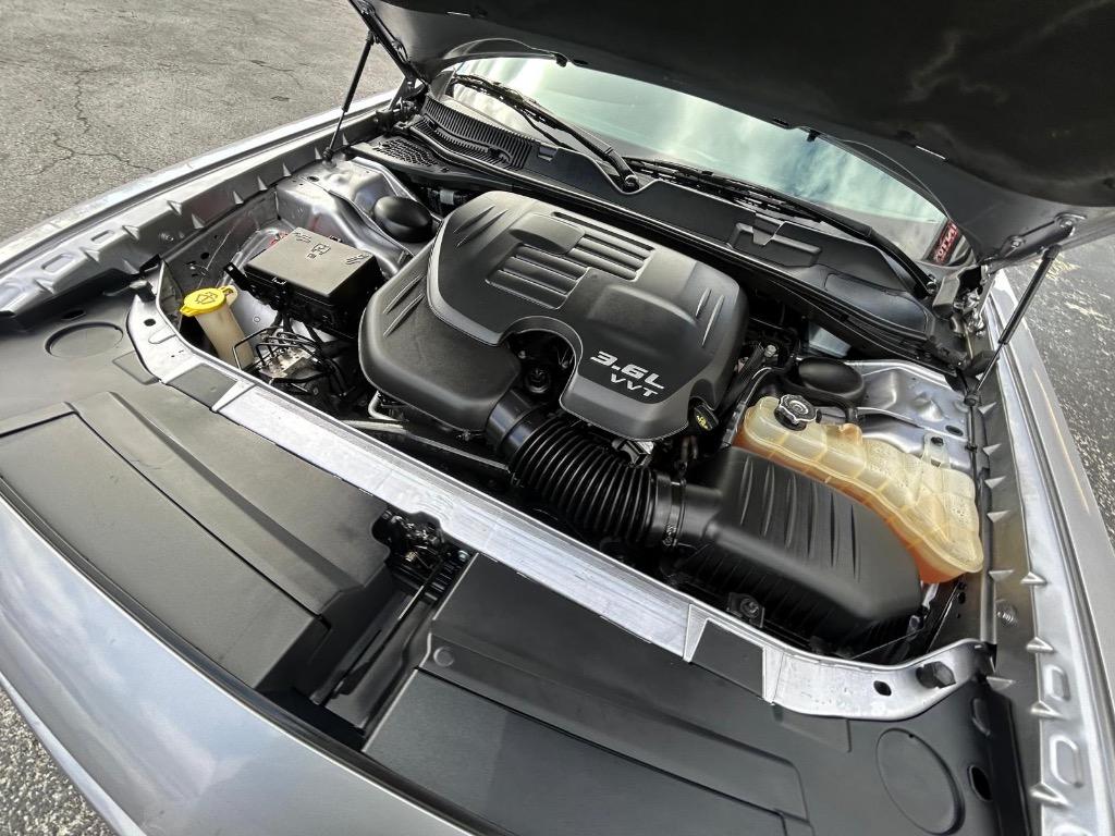 2018 Dodge Challenger SXT photo