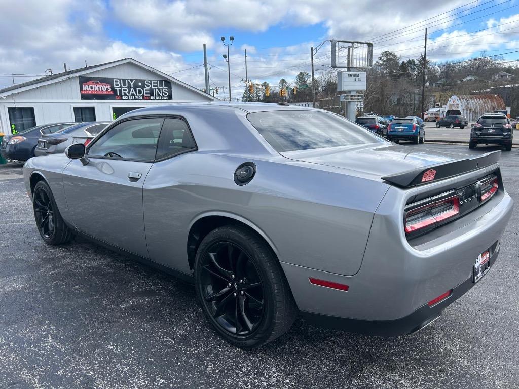 2018 Dodge Challenger SXT photo