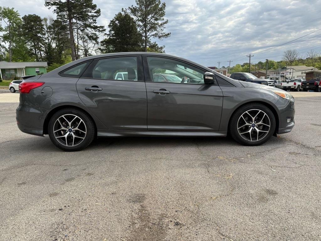 2015 Ford Focus SE photo