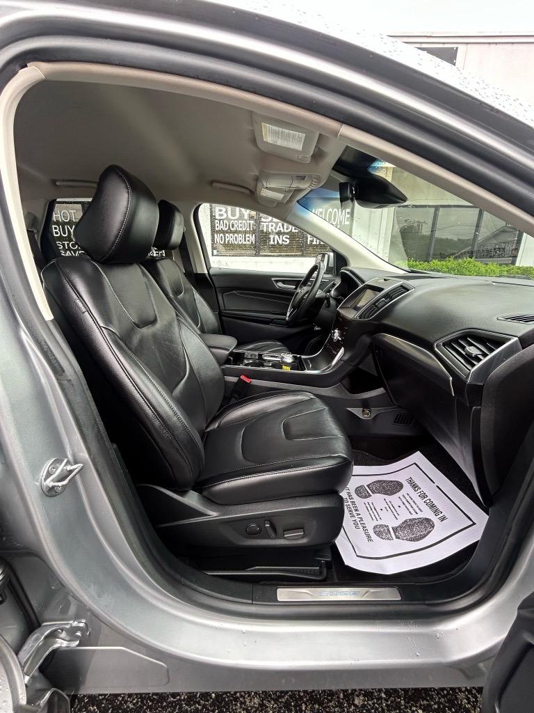 2020 Ford Edge Titanium photo