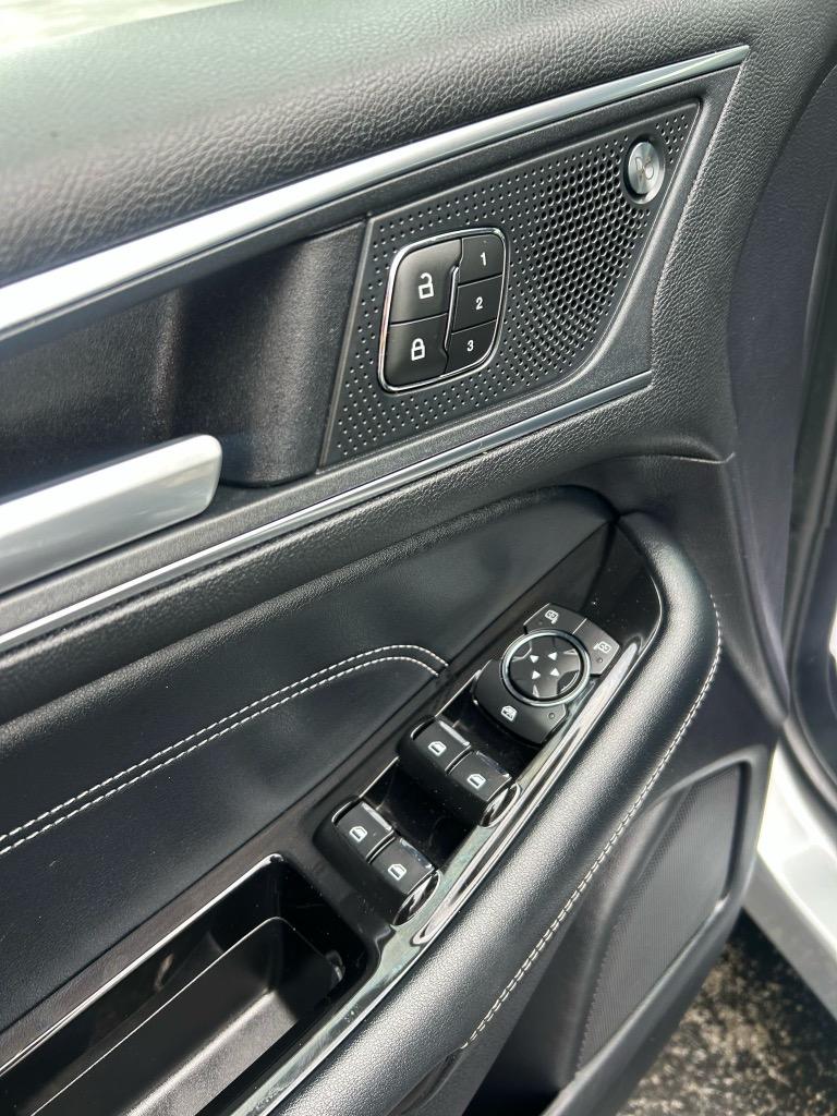 2020 Ford Edge Titanium photo