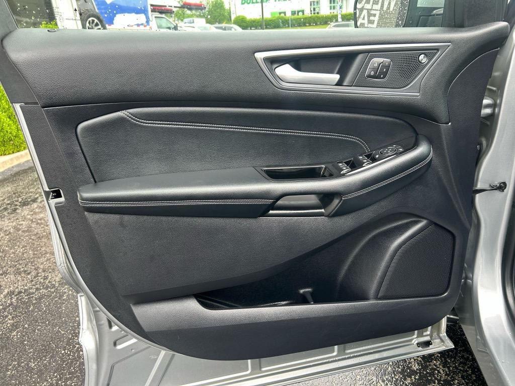 2020 Ford Edge Titanium photo