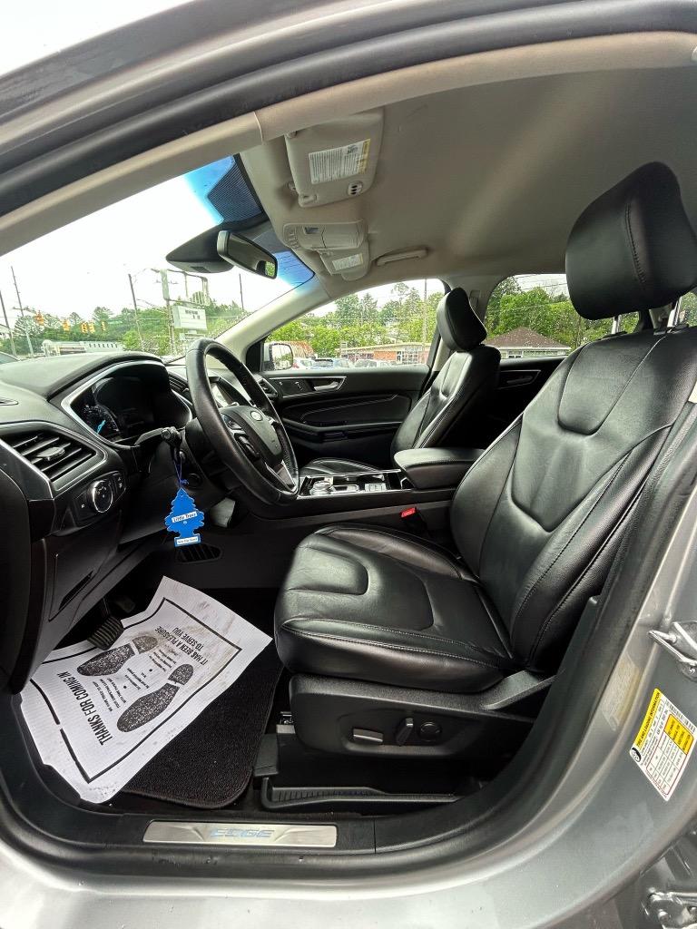 2020 Ford Edge Titanium photo