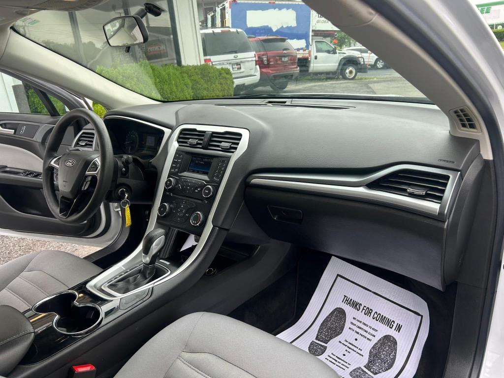 2014 Ford Fusion S photo
