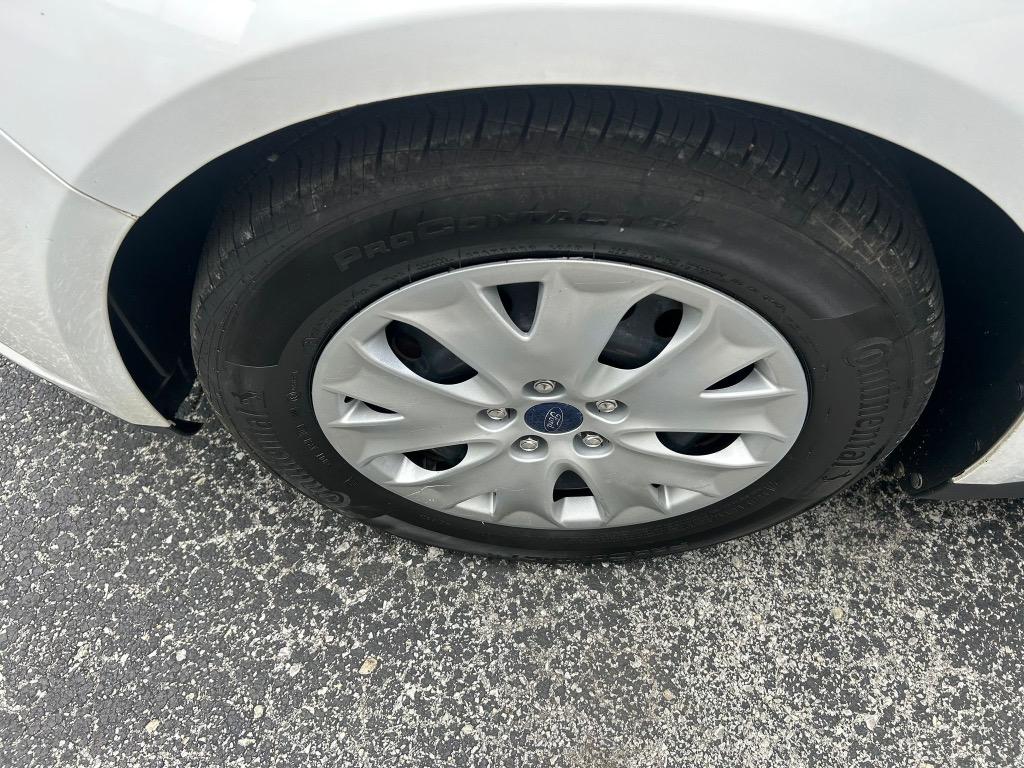 2014 Ford Fusion S photo