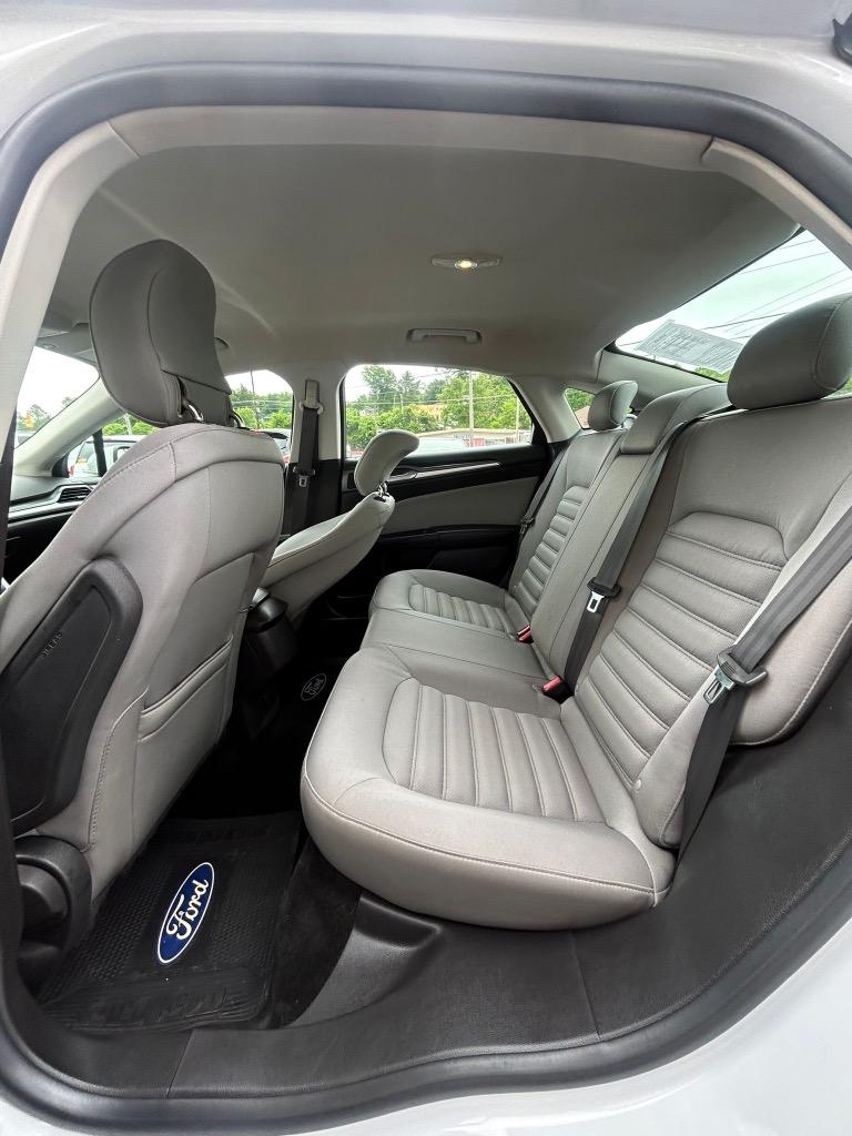 2014 Ford Fusion S photo