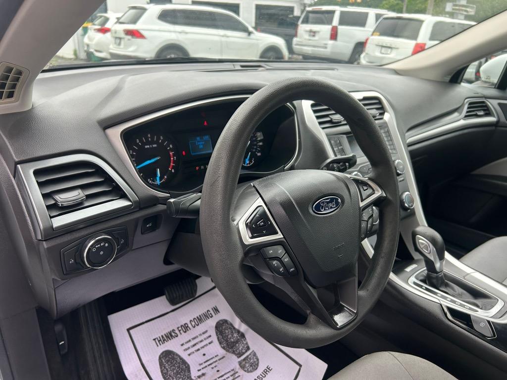 2014 Ford Fusion S photo