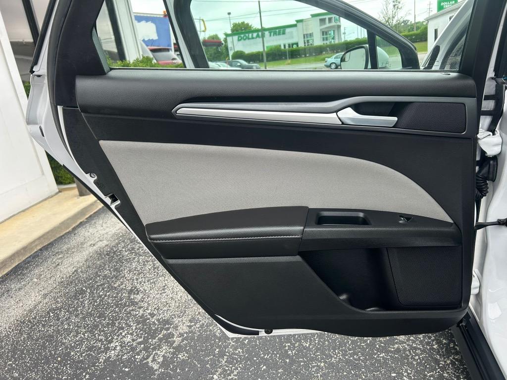 2014 Ford Fusion S photo