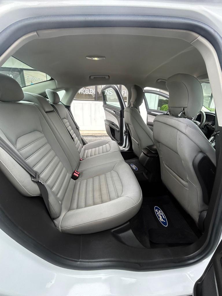 2014 Ford Fusion S photo