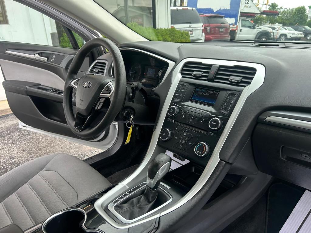 2014 Ford Fusion S photo