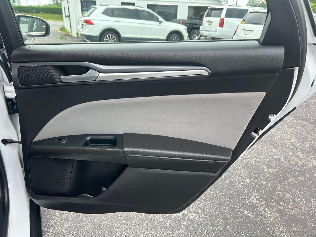 2014 Ford Fusion S photo