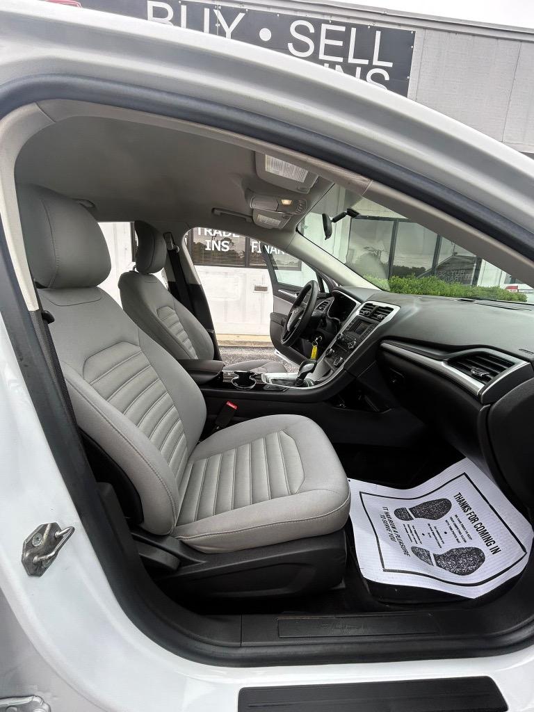 2014 Ford Fusion S photo