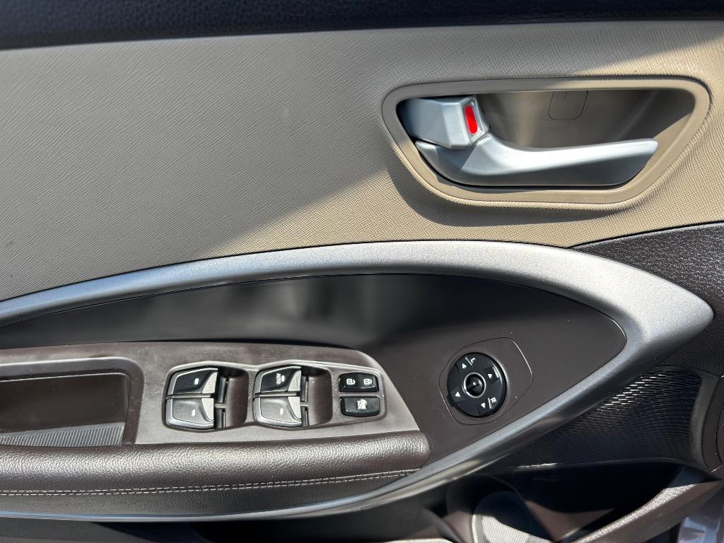 2014 Hyundai Santa Fe - $10,995