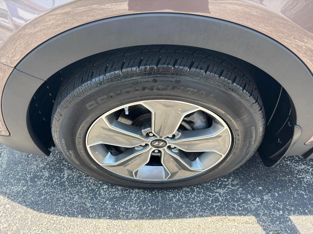 2014 Hyundai Santa Fe - $10,995