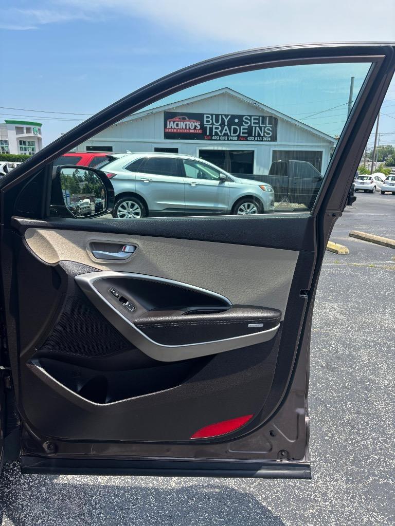 2014 Hyundai Santa Fe - $10,995