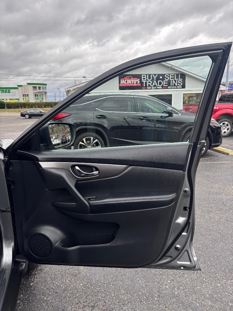 2015 Nissan Rogue - $7,995