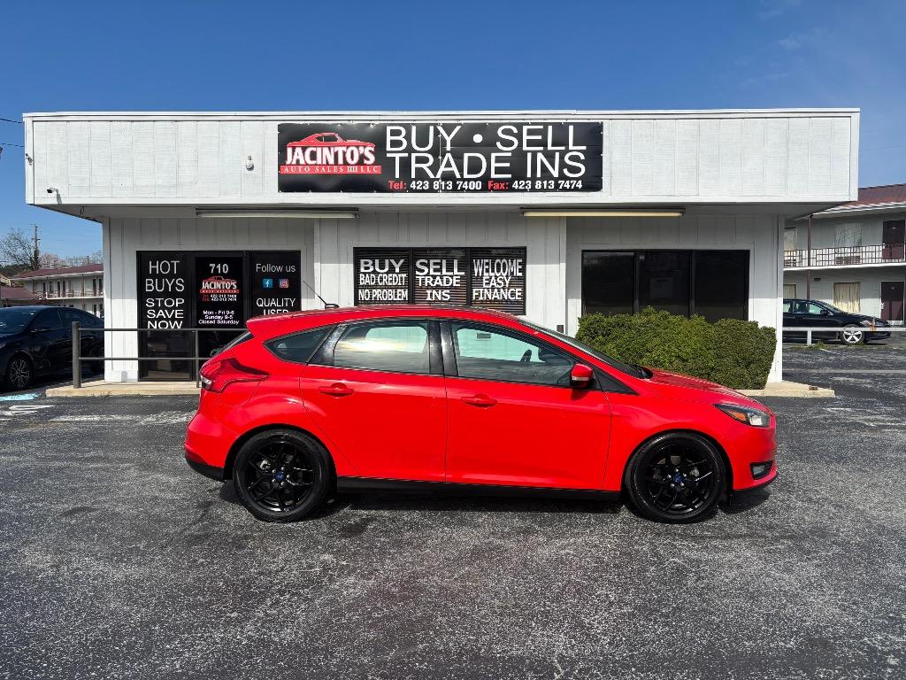Red 2016 Ford Focus SE Hatchback Hatchback Front-Wheel Drive Automatic