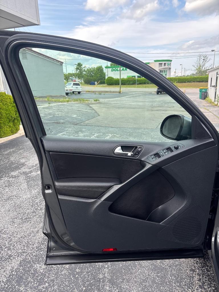 2016 Volkswagen Tiguan - $9,995