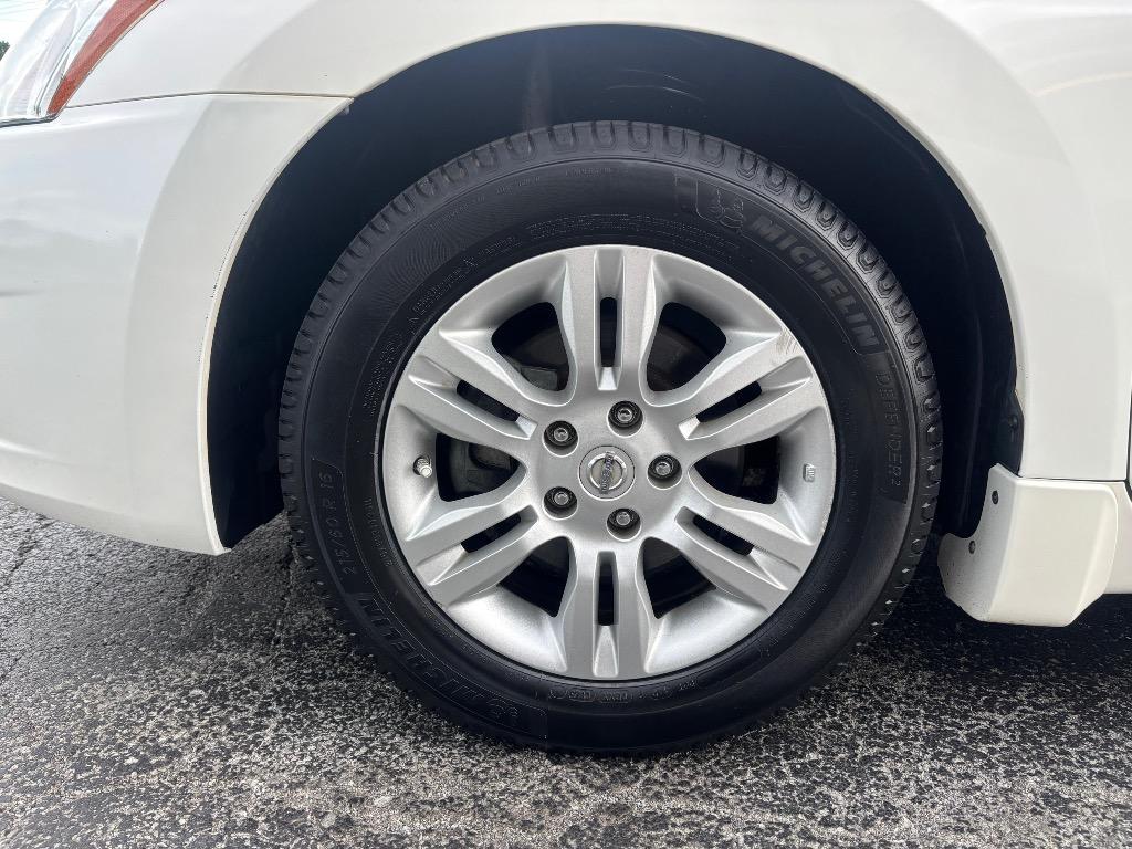 2011 Nissan Altima - $7,995