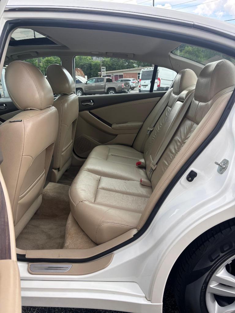 2011 Nissan Altima - $7,995