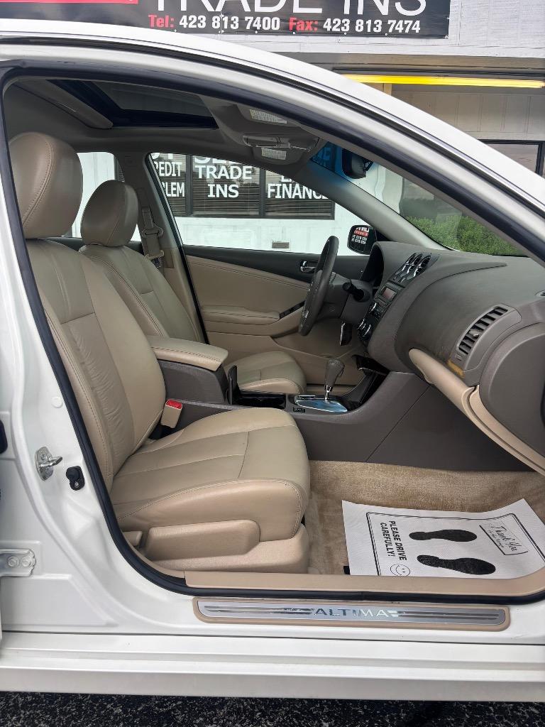 2011 Nissan Altima - $7,995