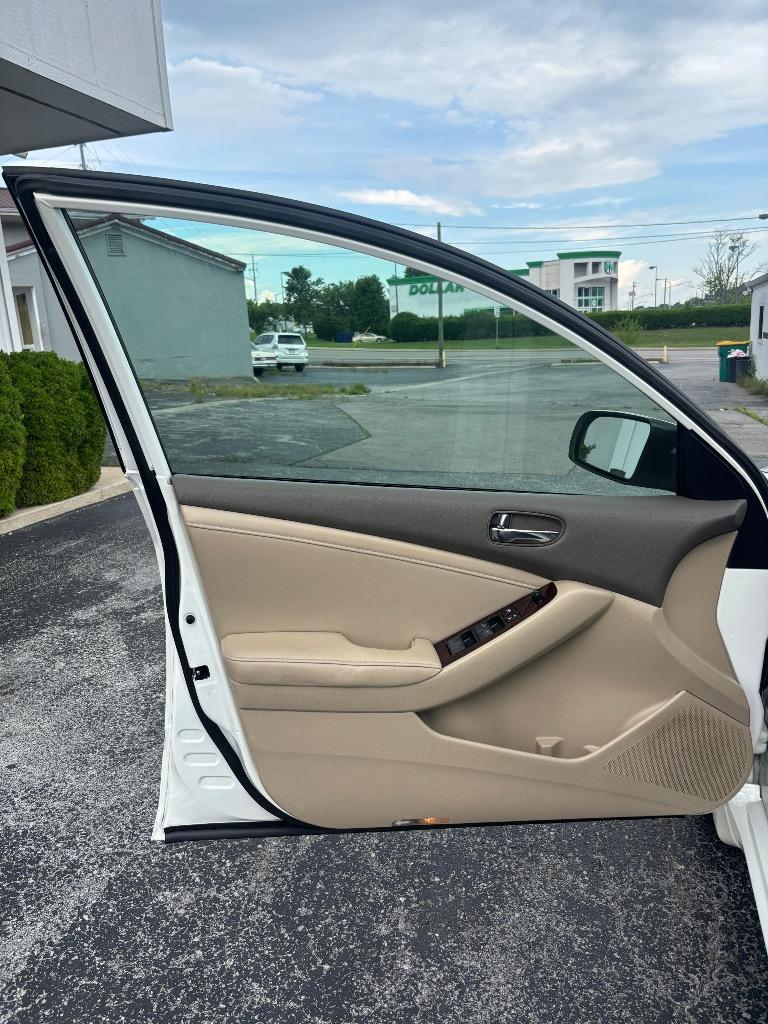 2011 Nissan Altima - $7,995