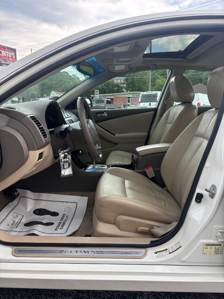 2011 Nissan Altima - $7,995
