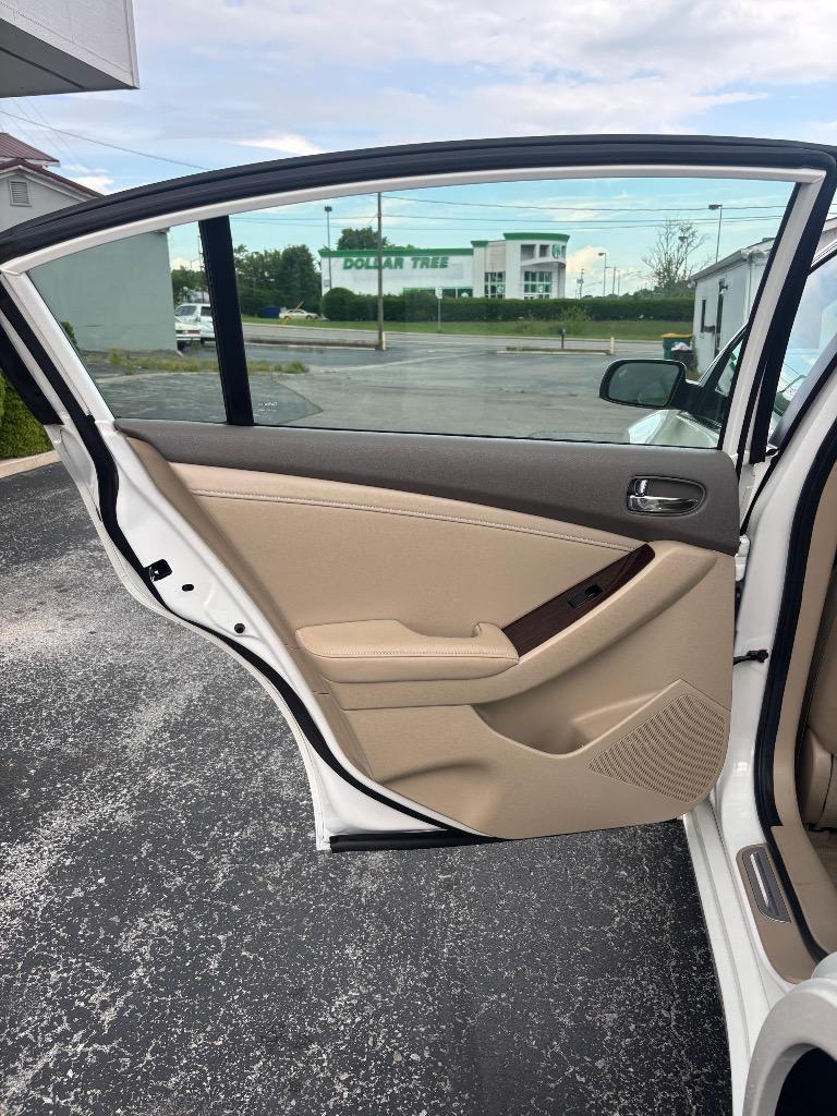 2011 Nissan Altima - $7,995
