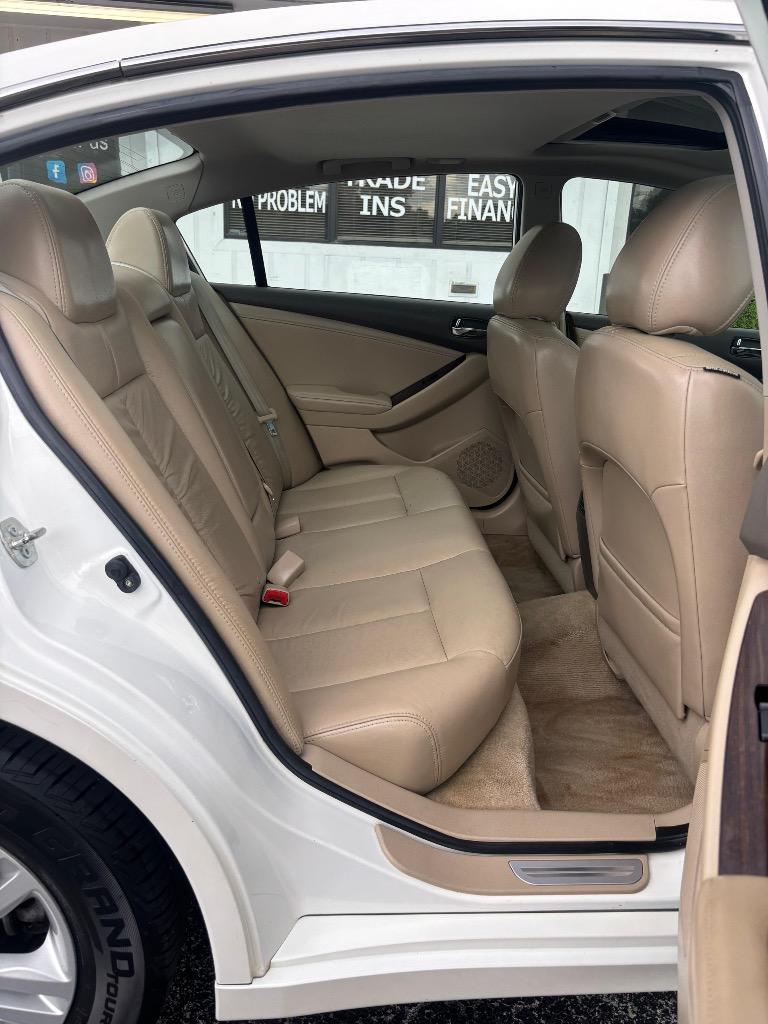 2011 Nissan Altima - $7,995