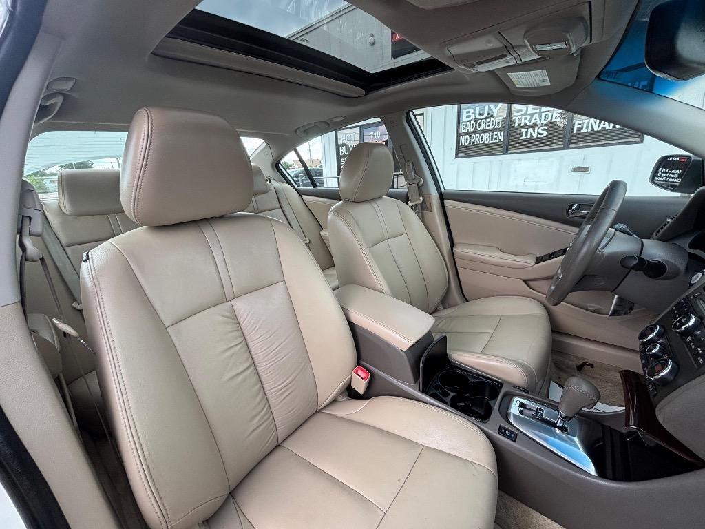 2011 Nissan Altima - $7,995