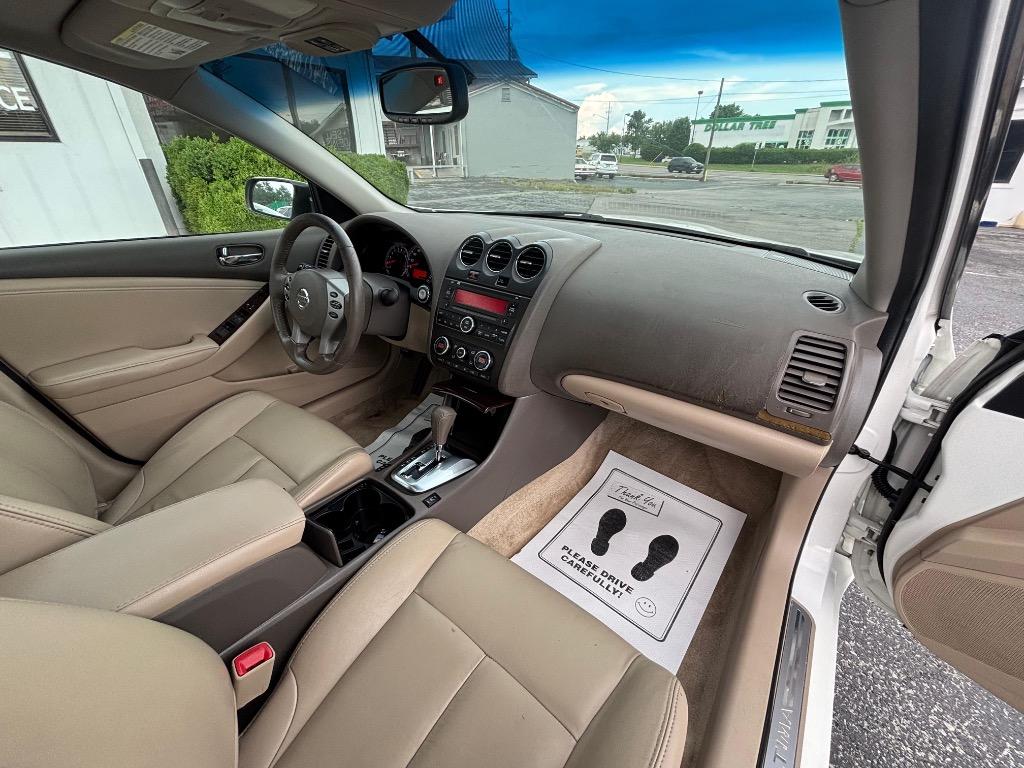 2011 Nissan Altima - $7,995