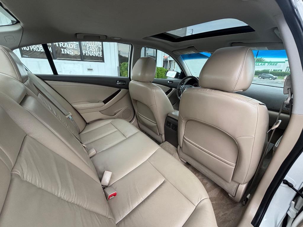 2011 Nissan Altima - $7,995