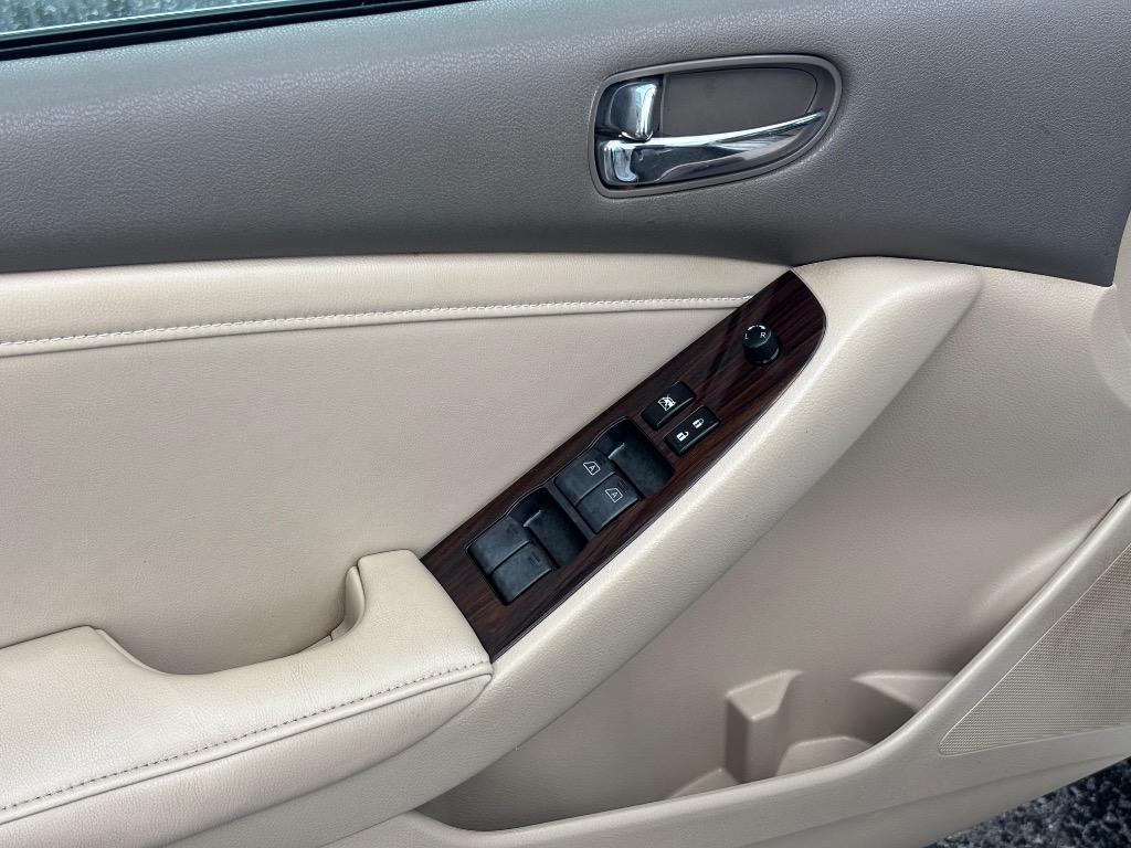 2011 Nissan Altima - $7,995