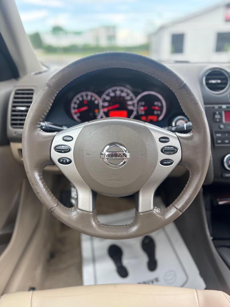 2011 Nissan Altima - $7,995