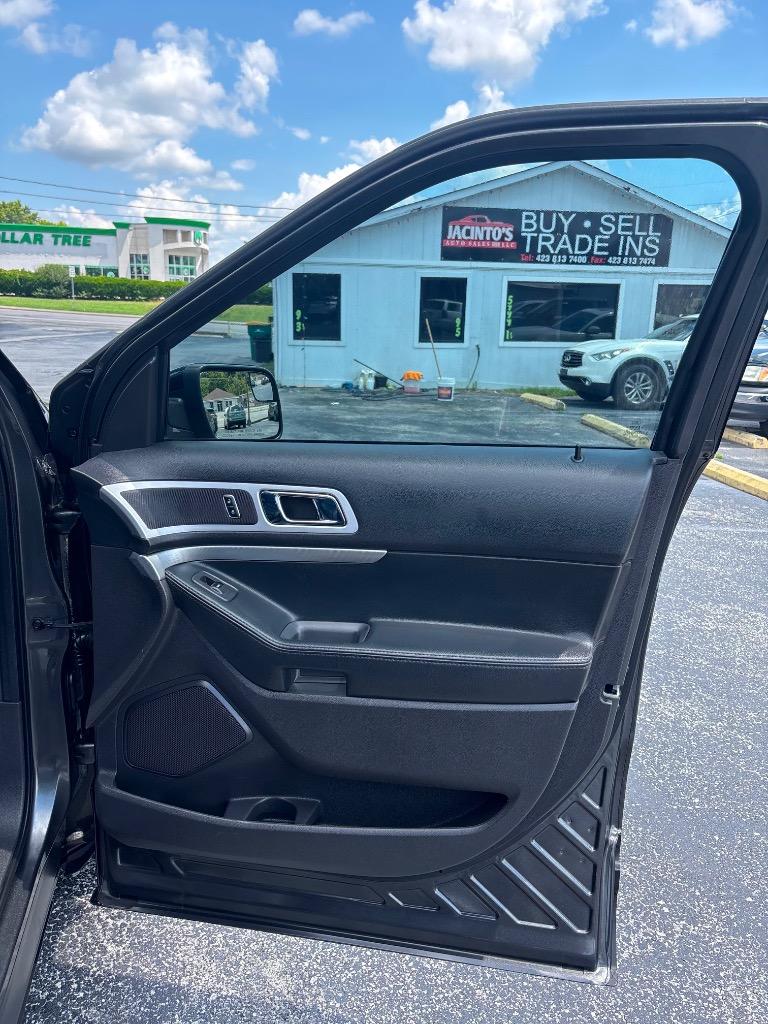 2015 Ford Explorer - $10,995